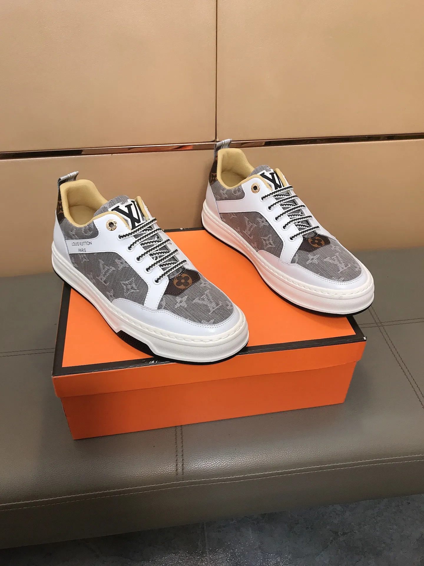 Ex-factory price 380🔥🆕Hot model [Louis Vuitton] LV🔝New Korean style casual men's shoes, high-end brand, the upper is made of Italian imported cowhide + brand printed fabric, and pigskin feet are made🔥, making walking more convenient and comfortable! Amazing work [color]! Create a fashionable personality to set off your uniqueness! A must-have for trendy men! Classic🔥Size: 38-44